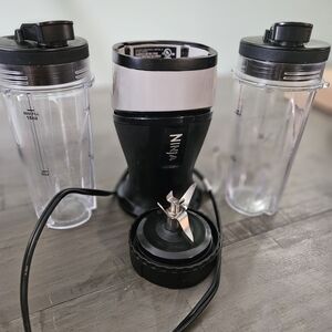 Ninja Fit Blender With Two Cups And A Recipe Book